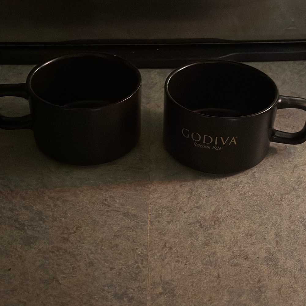 Diva Black Mugs with Elegant Gold Detail